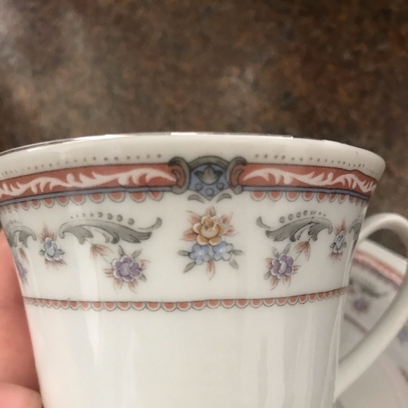 Set of 6 teacups and plates - Picture 2 of 5